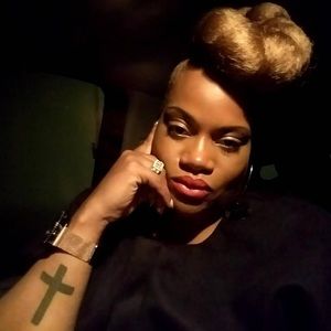 Meet your Posher, Ayanna